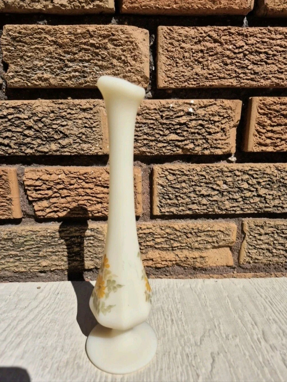Fenton Art Glass Cream Custard Flowers Bud Vase Approx 9 Inches Tall Pre-owned